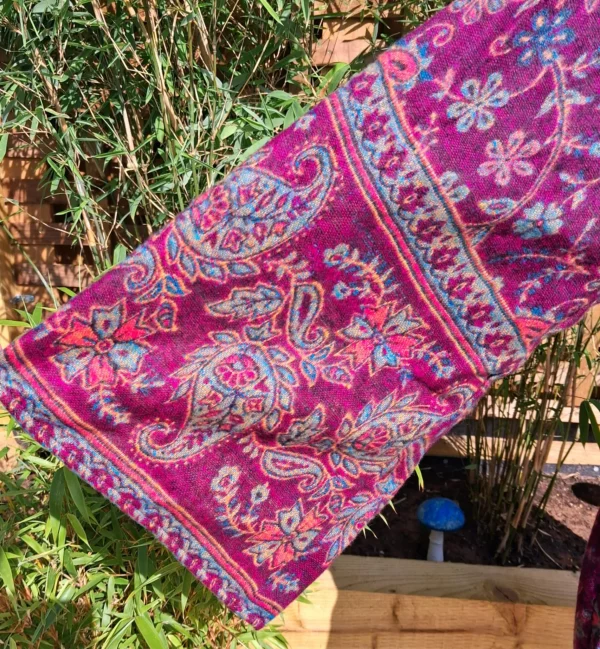 Curvy Blanket overthrows with a pixie hood - Image 5