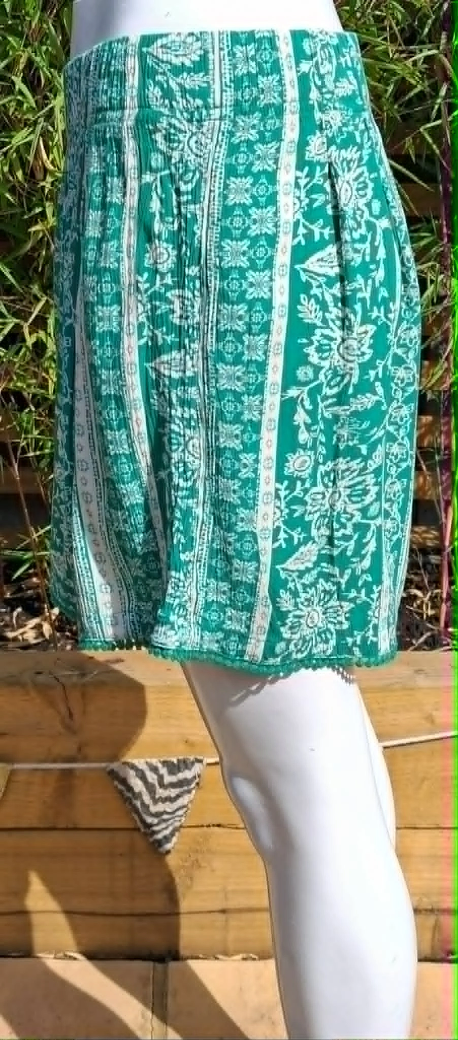 green patterned shorts (pre-loved) - Image 2