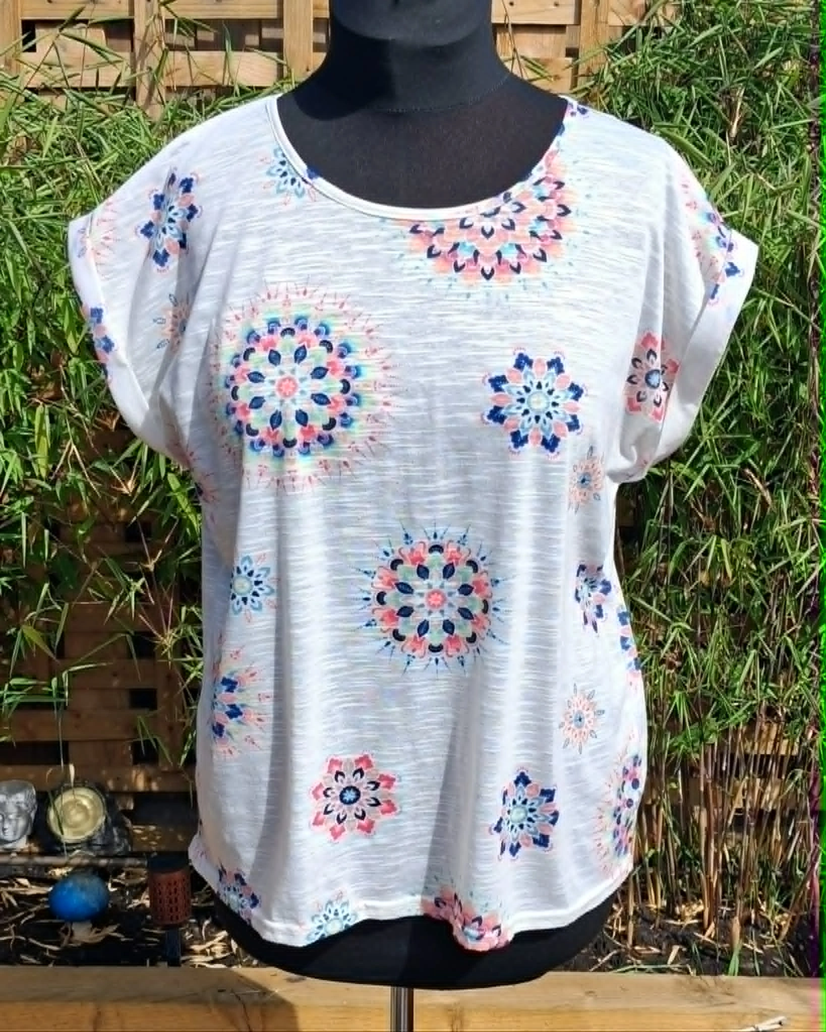 mandala t-shirt (pre-loved)