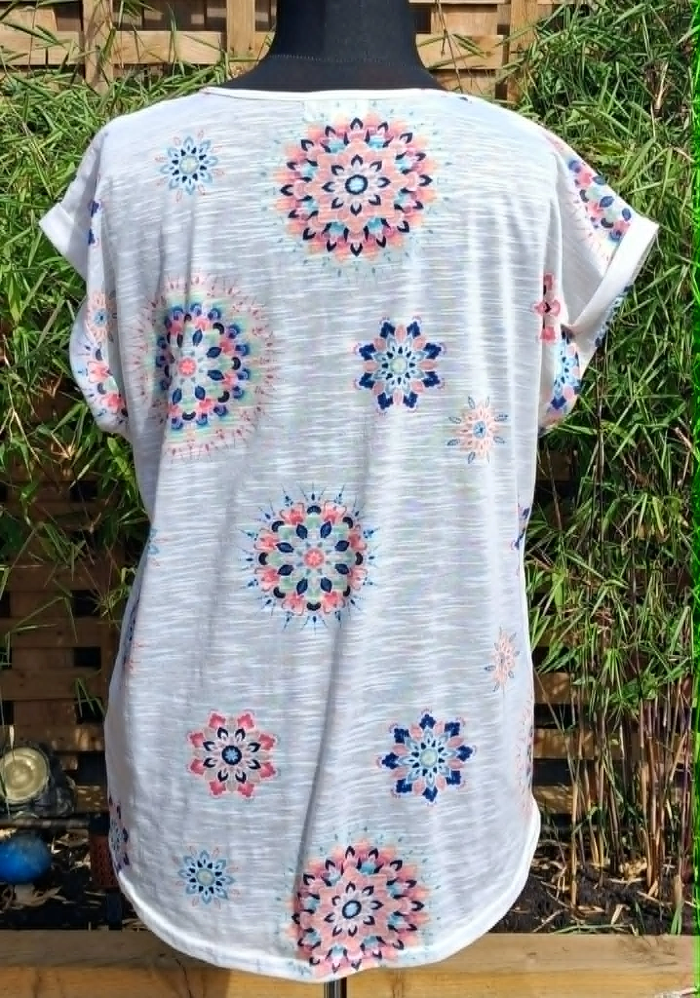 mandala t-shirt (pre-loved) - Image 3