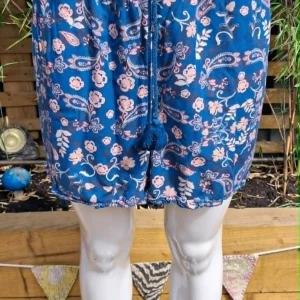 blue floral shorts (pre-loved)