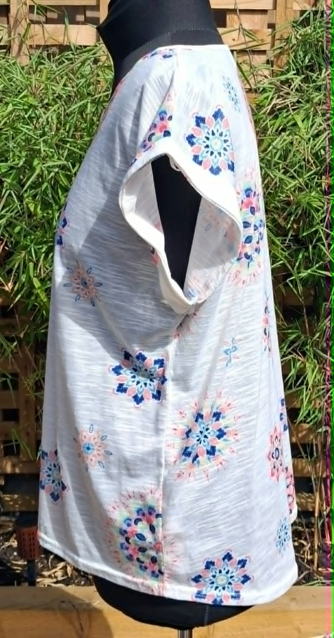 mandala t-shirt (pre-loved) - Image 2